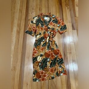 Super fun vintage Hawaiian print silk wrap dress size 6